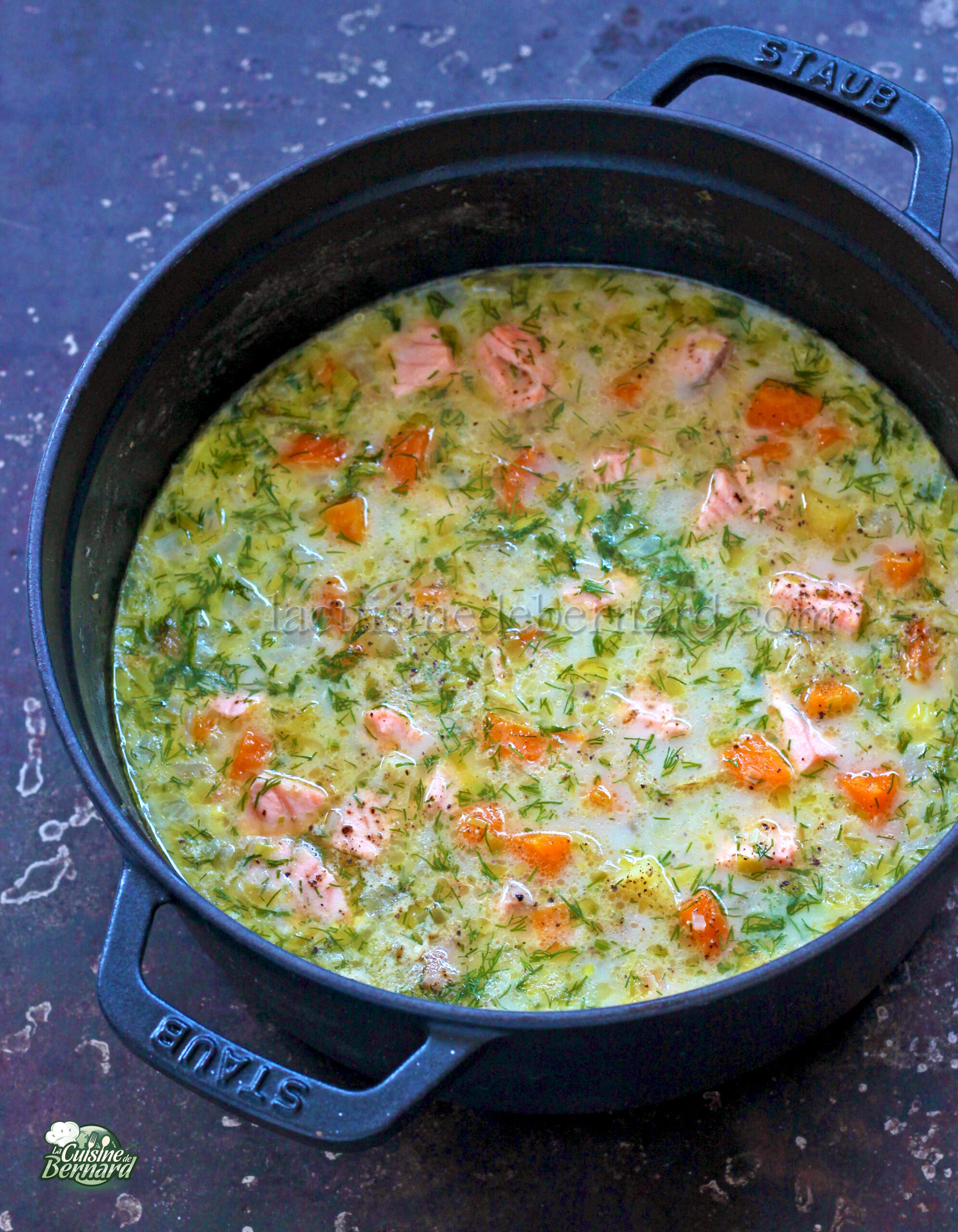 Etiqueta à Mesa: A Regra dos Dois Pratos para Servir Sopa Corretamente