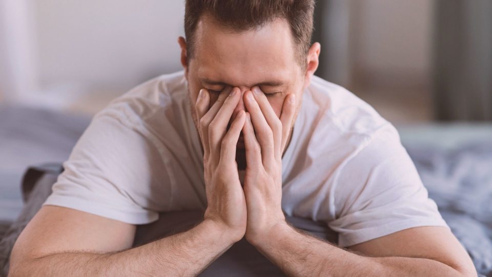 sintomas de insônia crônica