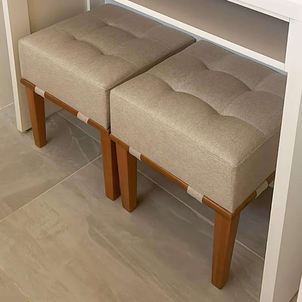 puff estofado com encosto