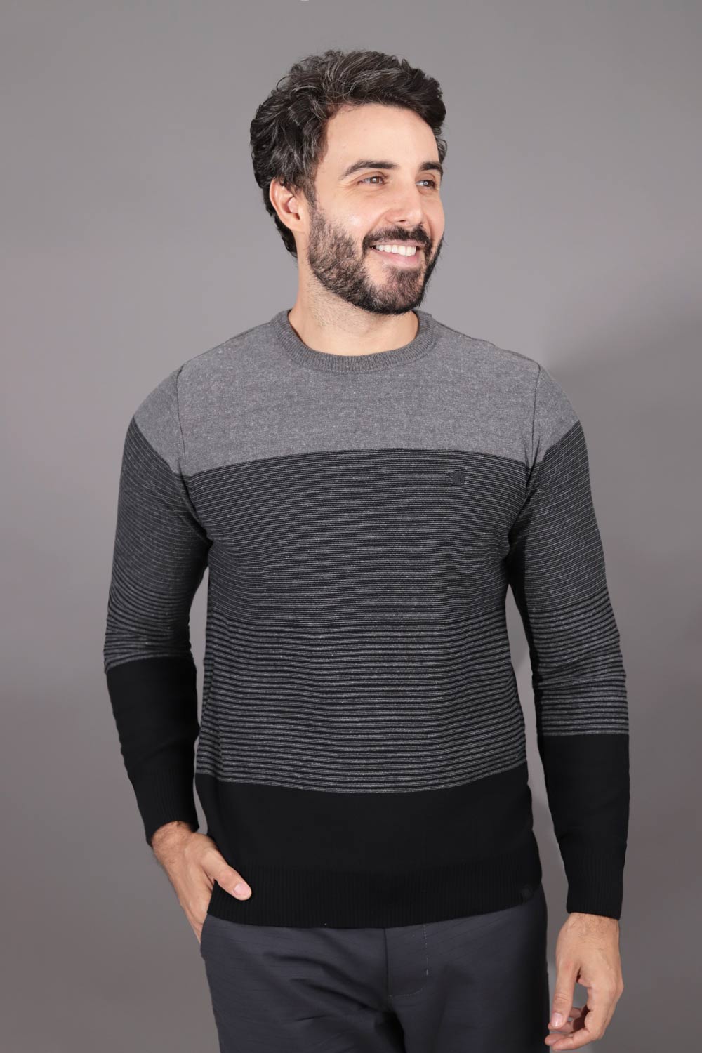 Além do Básico: Explore os Tipos de Gola e Tecidos de Pulôver