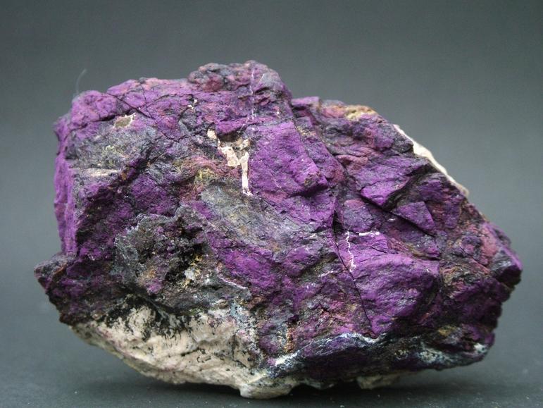 purpurita desvendando o significado espiritual dessa pedra vibrante