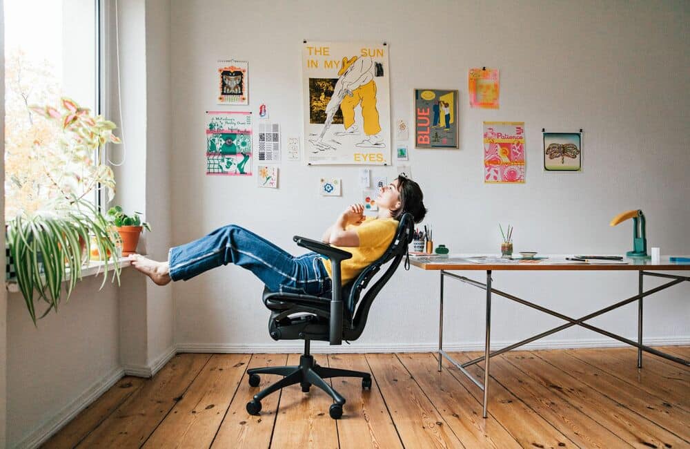 decoração de home office com quadros minimalistas