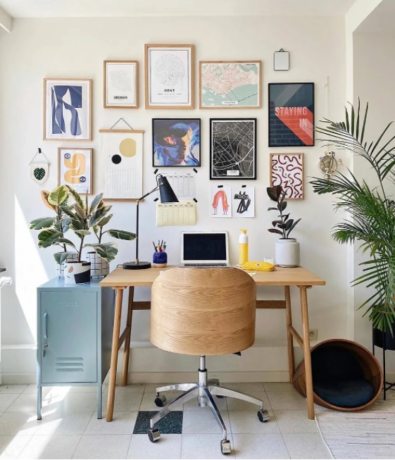 decoração de home office com quadros minimalistas