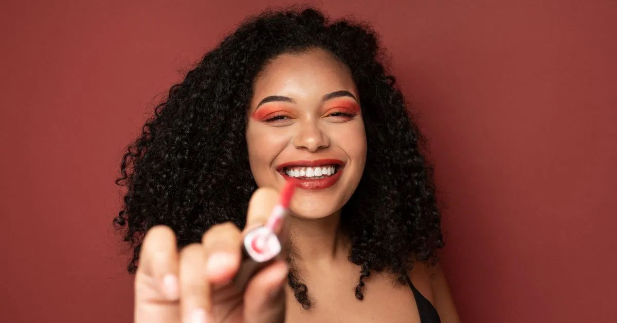 Os Melhores Batons Vinho para Realçar a Pele Morena