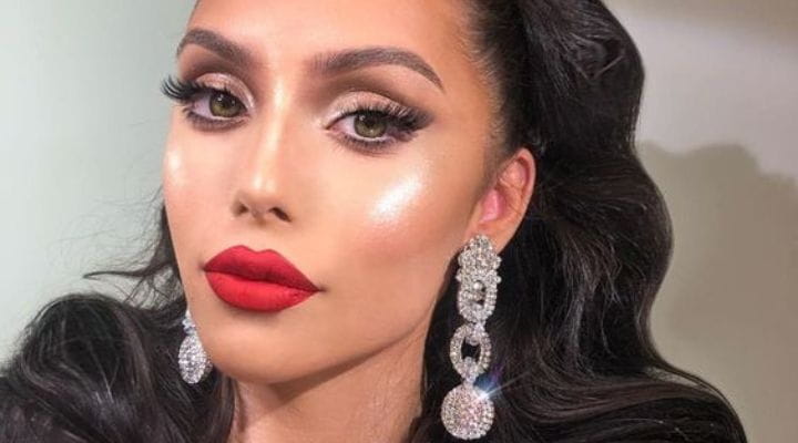 Maquiagem de olhos para destacar o batom vermelho