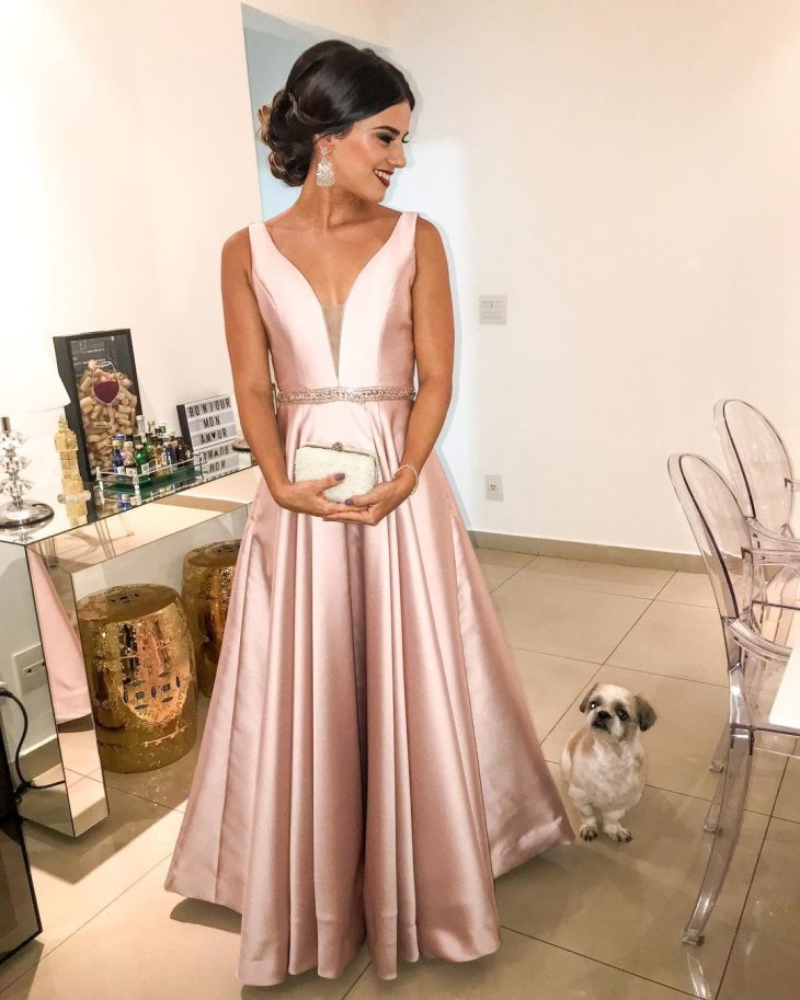 qual cor combina com rose gold roupa