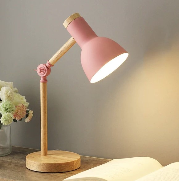 como escolher entre abajur e luminária para quarto e escritório