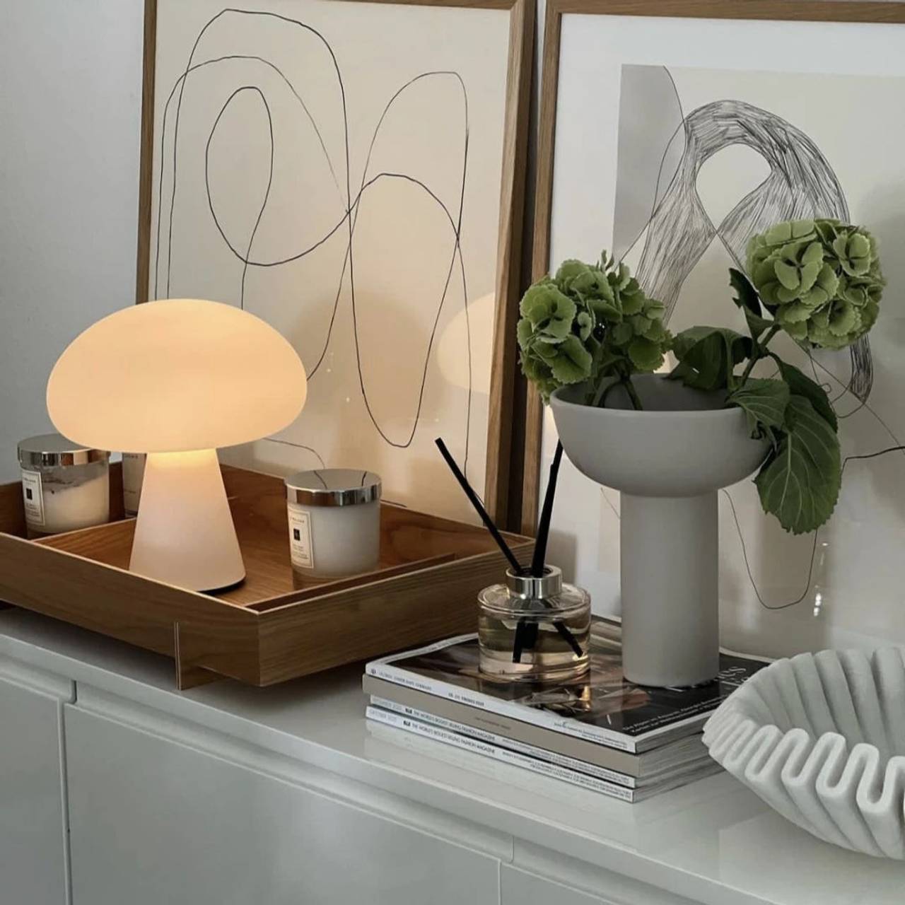 como escolher entre abajur e luminária para quarto e escritório