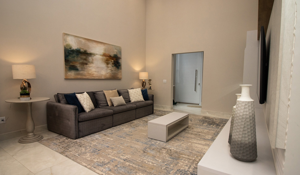 qual tapete usar com sofá cinza