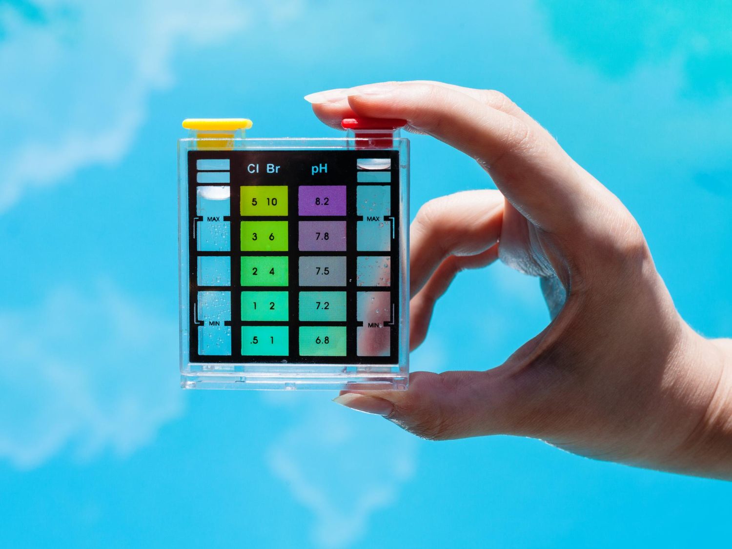 Cloro Granulado vs. Líquido vs. Pastilha: Qual o Melhor para Sua Piscina?