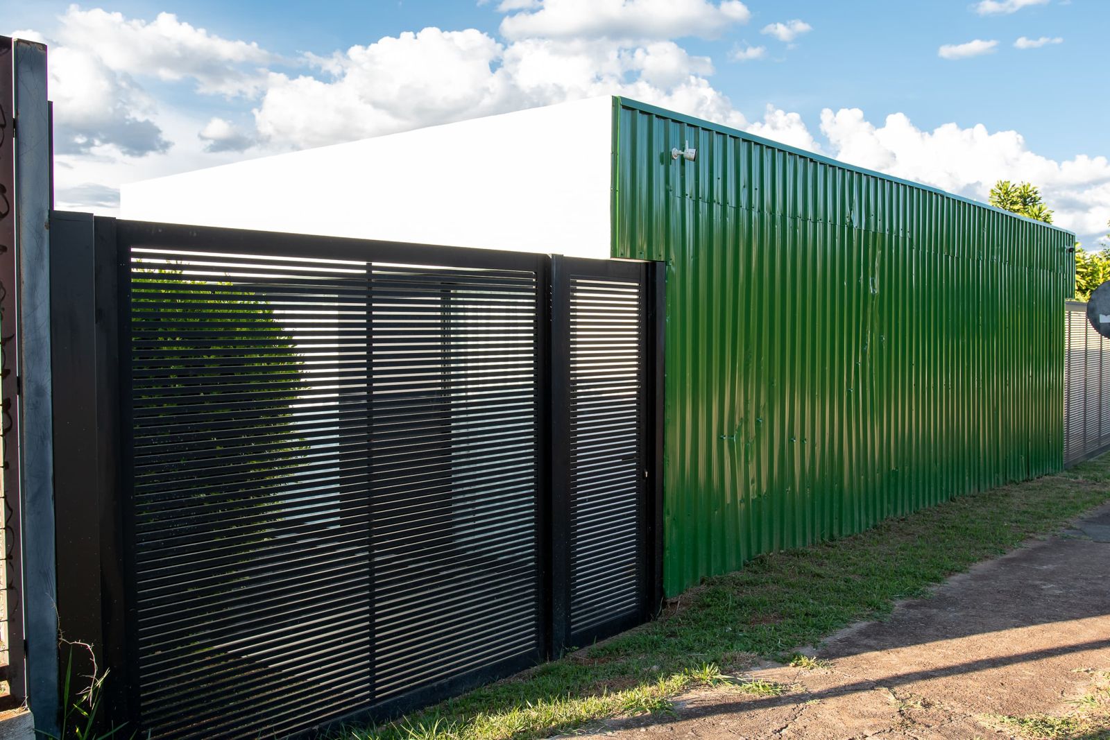 construir muro mais alto que o vizinho