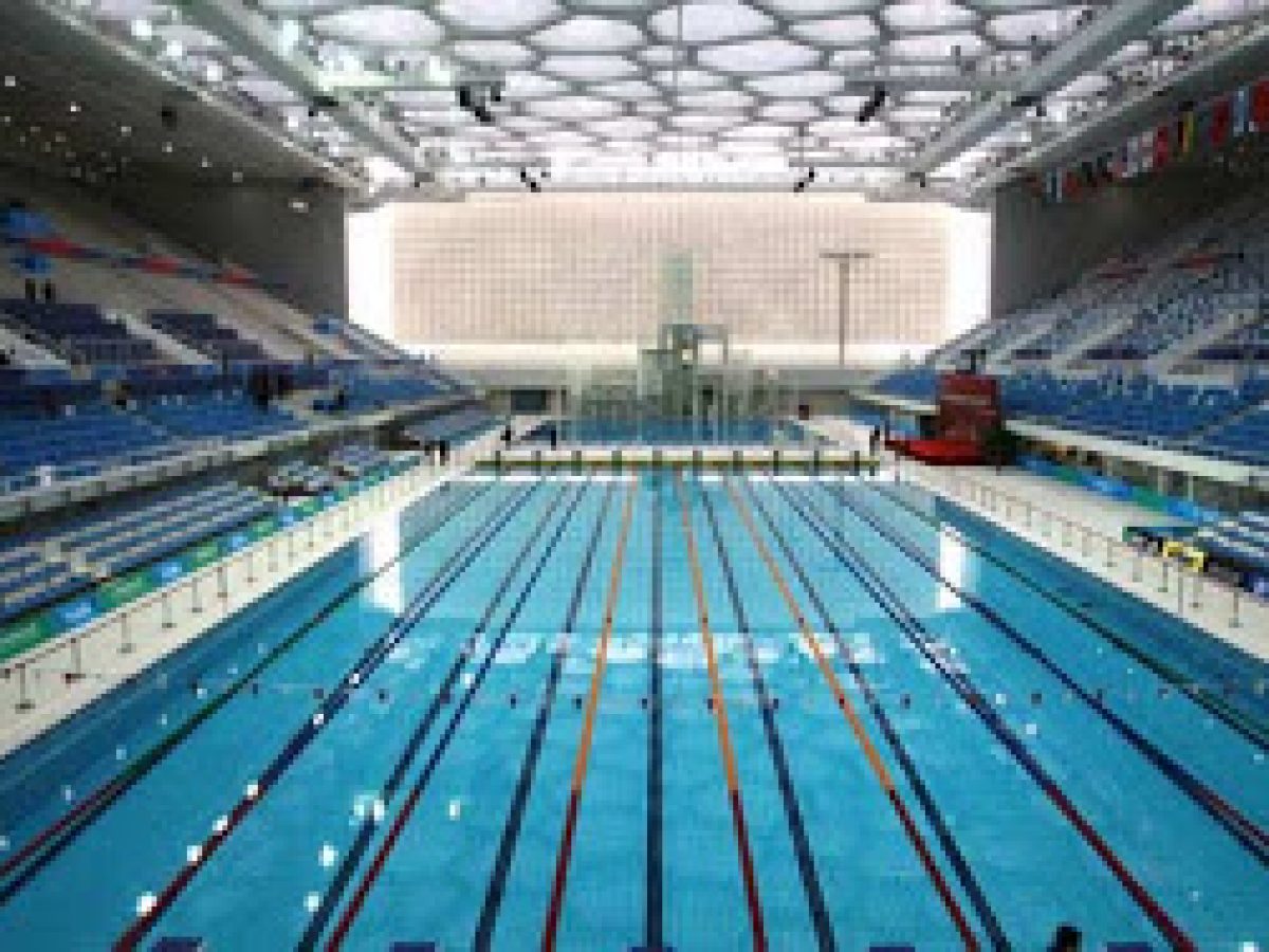 quantos metros tem uma piscina olímpica