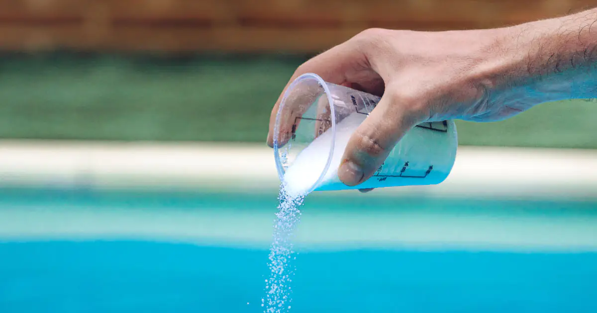 quantidade de cloro líquido por litro de piscina