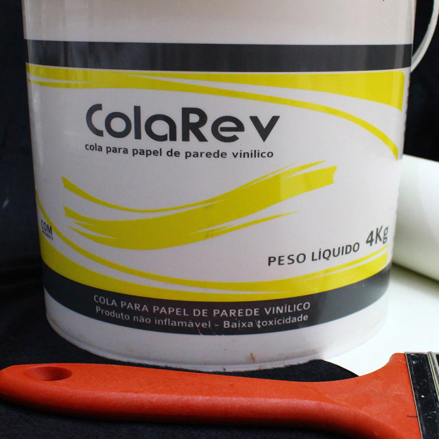 As melhores marcas de cola para papel de parede e seus rendimentos