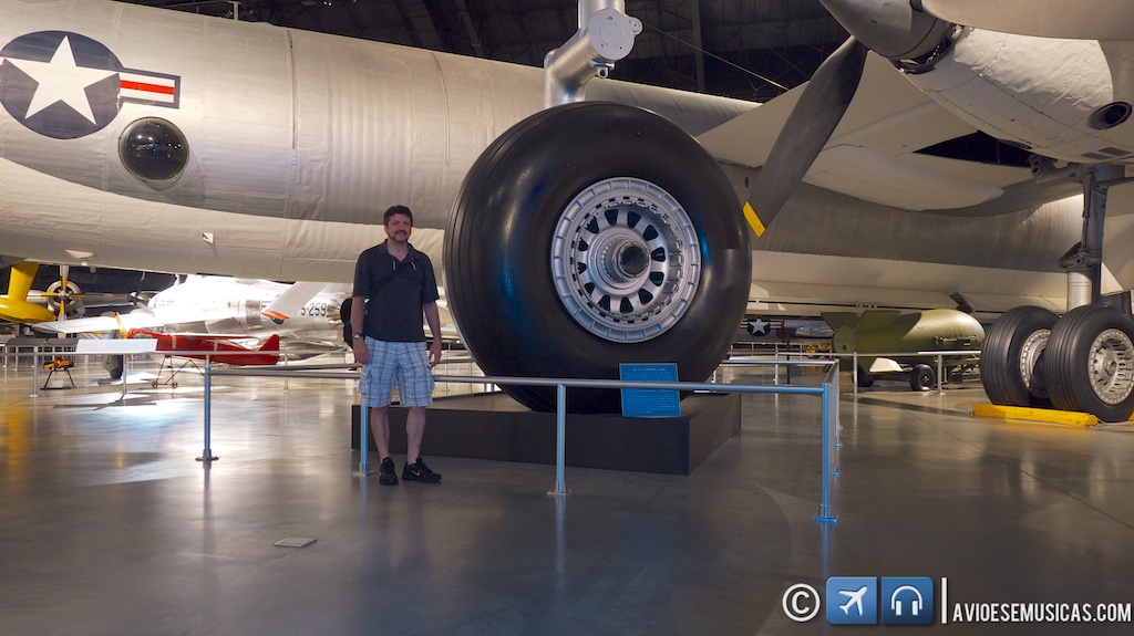 quantos quilos um pneu de avio pesa