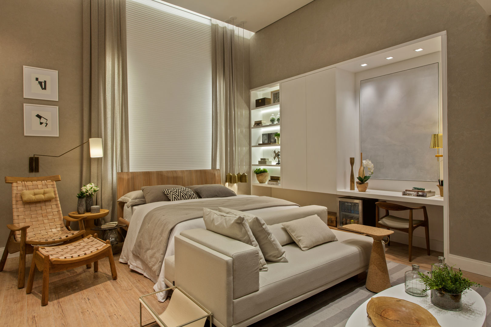 quarto de hospedes com escritorio integrado