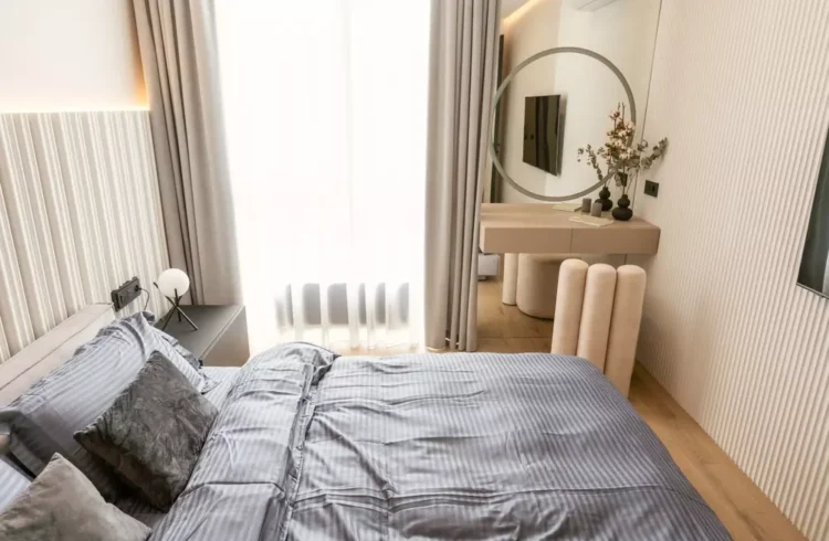 quarto de hospedes com escritorio