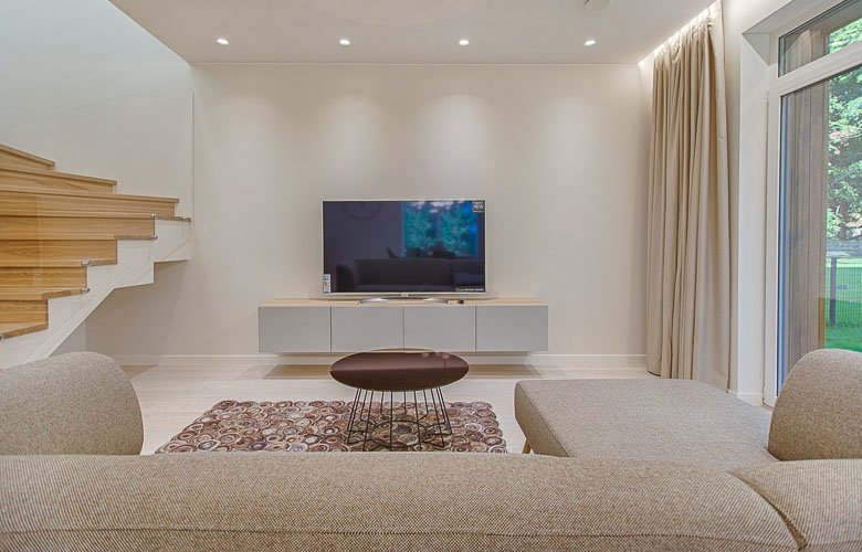 Racks suspensos: a solução para salas pequenas