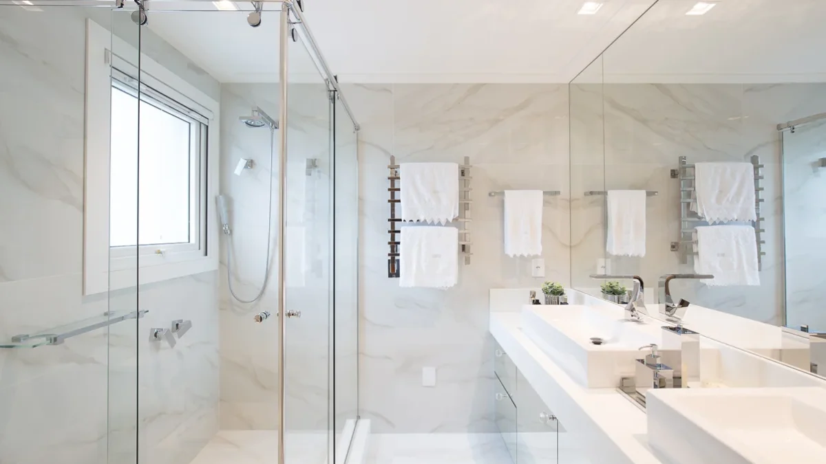 erros comuns ao instalar porcelanato ladrilho hidráulico no banheiro