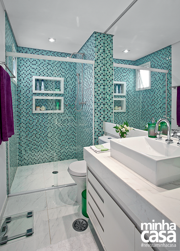 5 truques de decoração para banheiros pequenos parecerem maiores