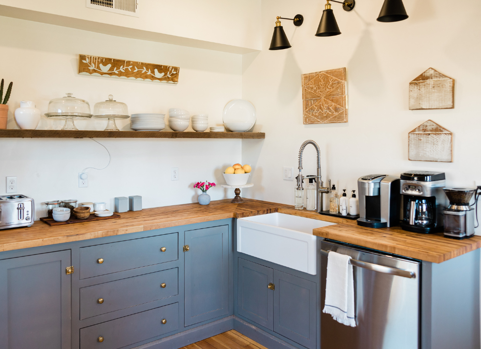 Envelopamento de armários: Transforme sua cozinha com adesivos