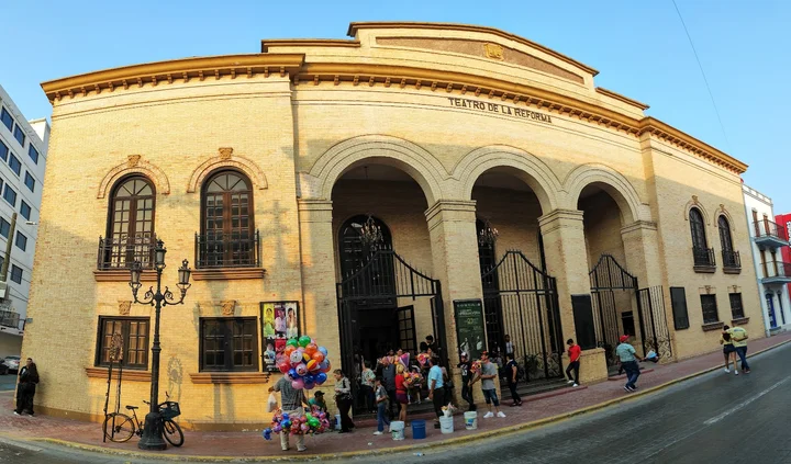 acústica teatral e níveis de decibéis