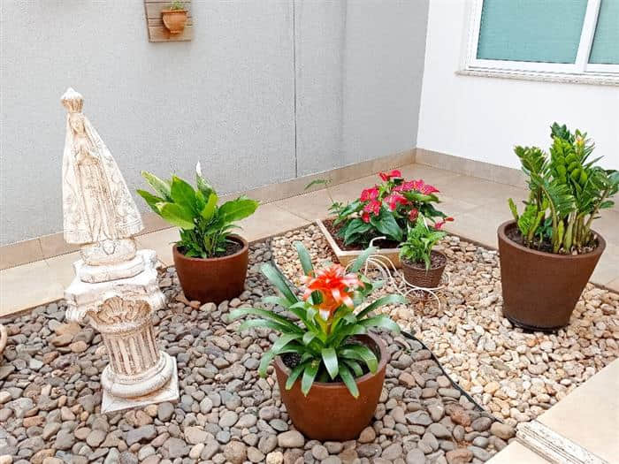 Decoração Econômica para Jardins Pequenos: Dicas com Paletes e Iluminação