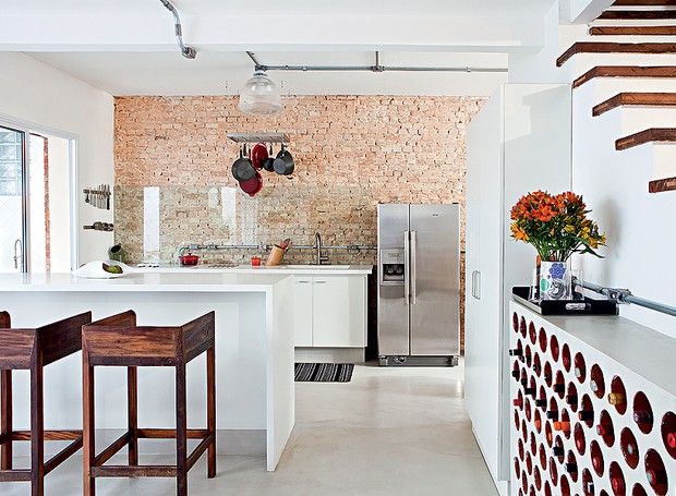 manutenção de parede de tijolos aparentes