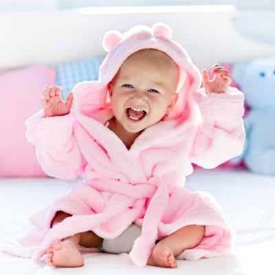 Algodão vs. Microfibra: Qual o melhor tecido para roupão infantil?