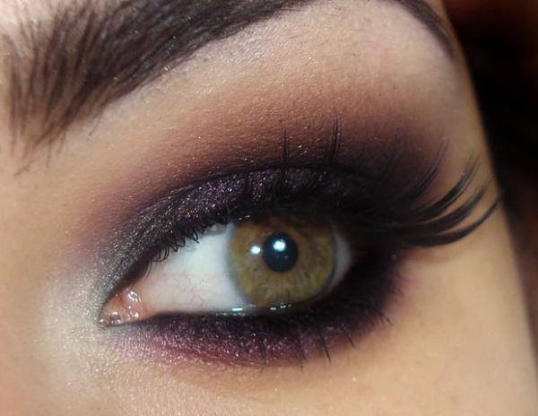 roxo para realçar olhos verdes