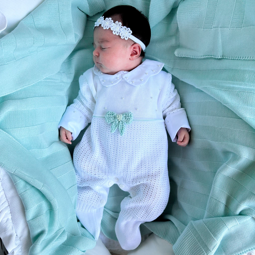 Saída de Maternidade de Crochê: Tendências de Cores e Modelos para 2024