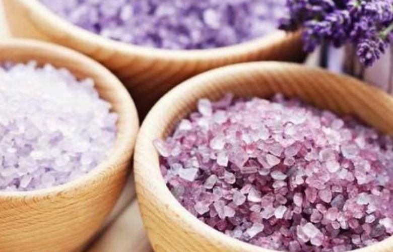 Aromaterapia no Banho: Os Melhores Óleos Essenciais para Sais de Banho