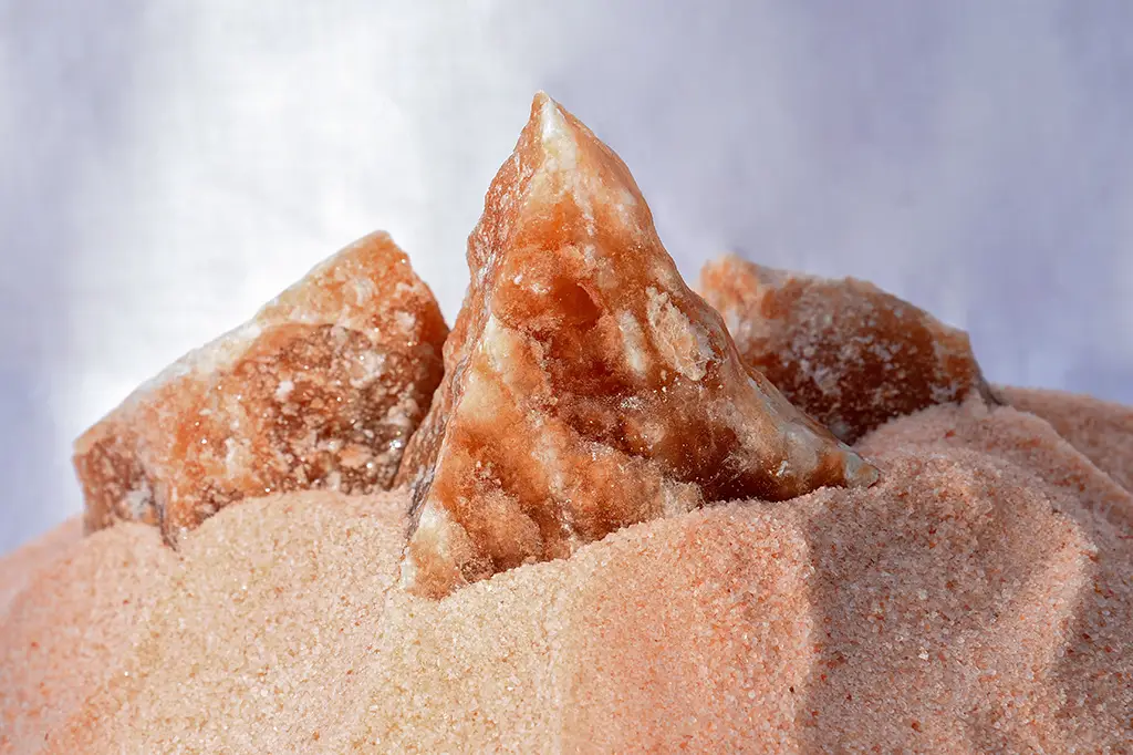 Sal Rosa do Himalaia: Mitos e Verdades que Você Precisa Saber; Como Identificar Sal Rosa do Himalaia Falso: Dicas Essenciais; Sal Rosa do Himalaia na Culinária: Usos e Receitas Gourmet; Sal Rosa vs. Sal Comum: Qual a Real Diferença Nutricional?; Anvisa e o Sal Rosa: O Que Você Precisa Saber Sobre a Regulamentação