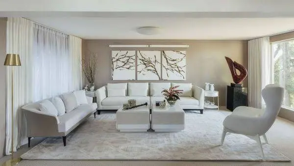 sala de estar com cores neutras