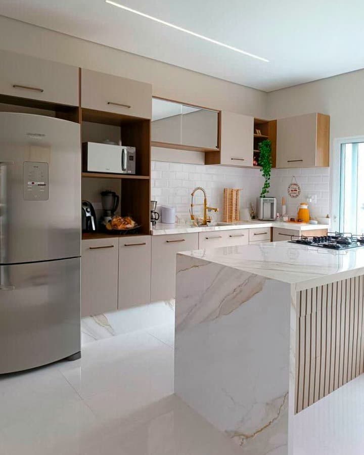 Organização inteligente para cozinhas pequenas integradas