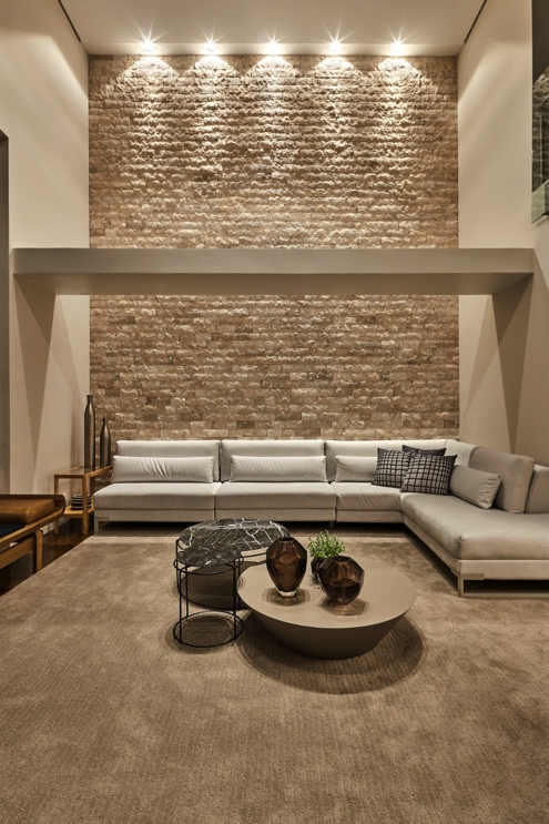 Tendências de decoração vertical para salas com pé direito duplo