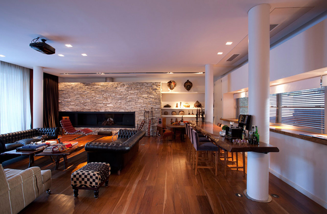 manutenção de piso de madeira fosco vs. brilhante