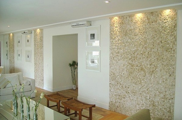 sala de estar com textura na parede