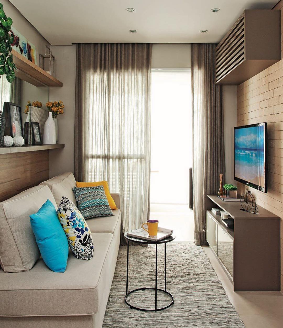 sala de estar pequena e simples