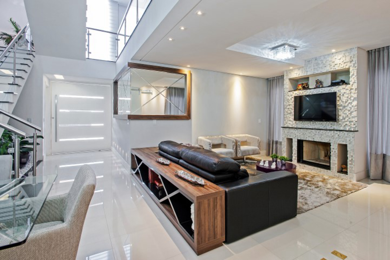 Acessórios coloridos para quebrar a monotonia do preto e branco