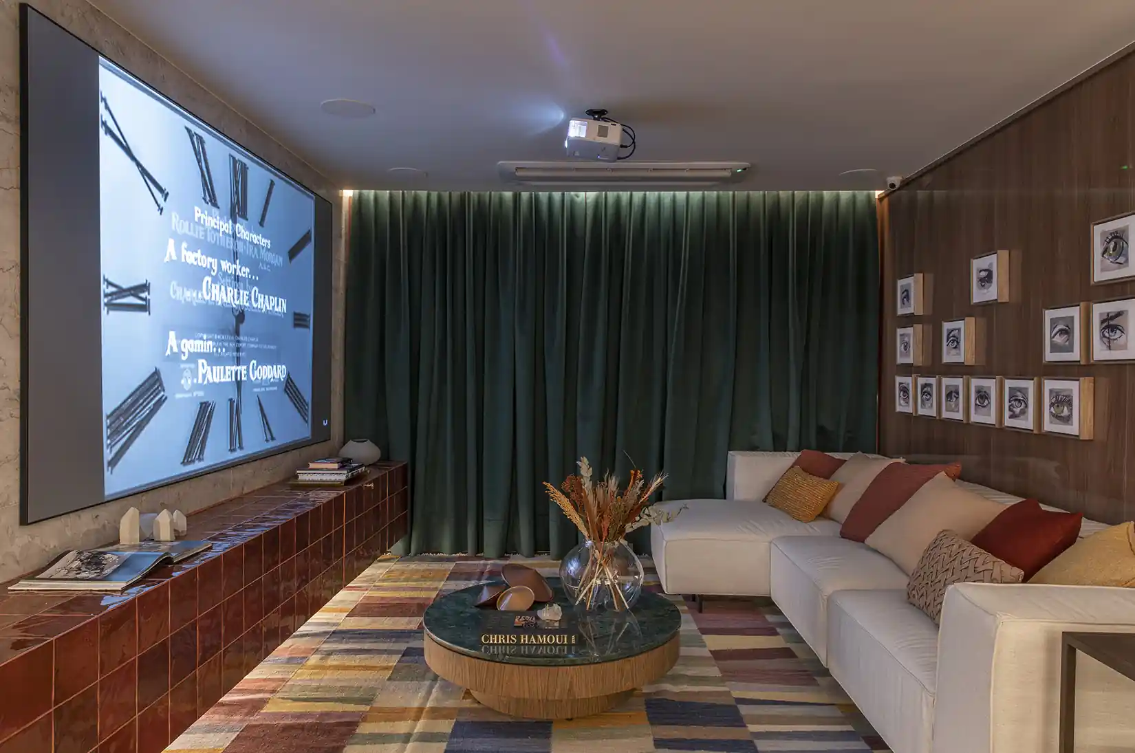 sala de estar tematica de cinema