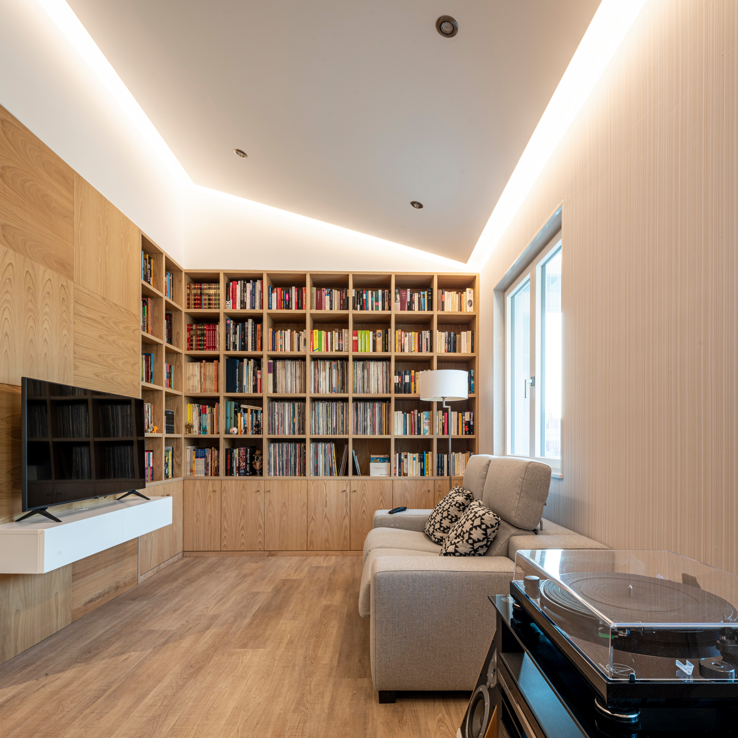 Como aplicar a cor Cloud Dancer da Pantone 2026 na sua sala