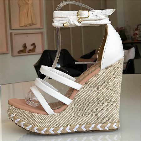 sandália salto baixo fino Brasil