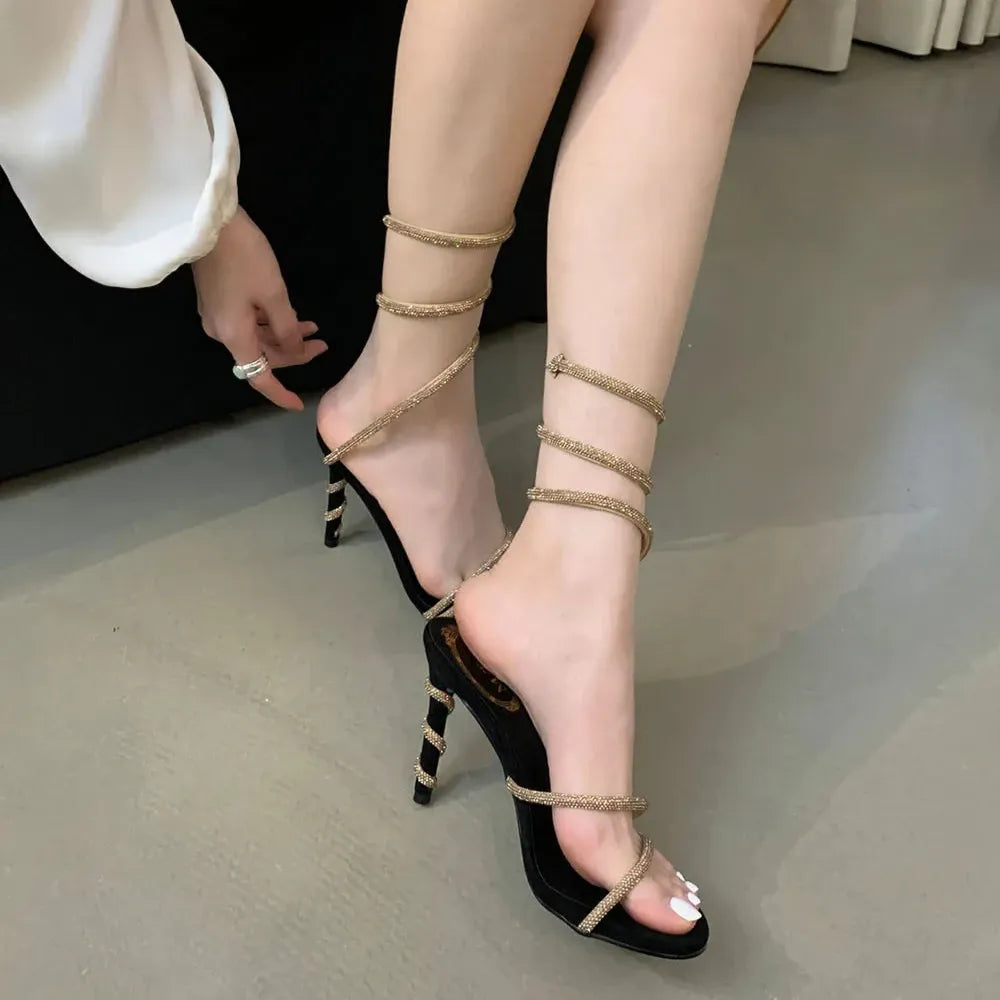 sandália kitten heel elegante