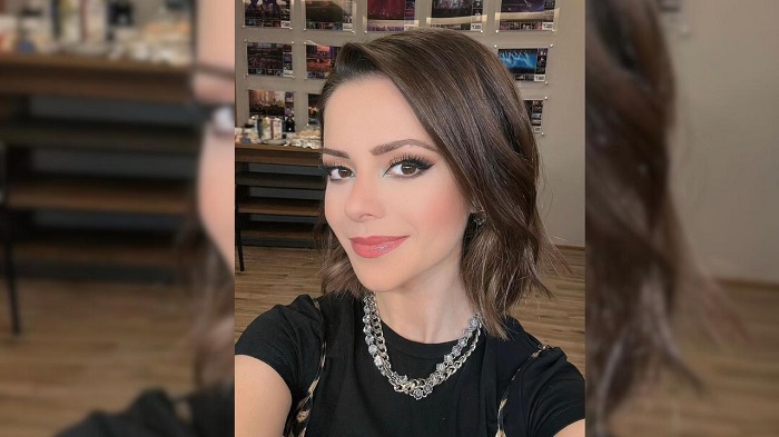 A Jornada de Sandy: Da Insegurança à Aceitação da Beleza Natural; Por Que Sandy Não Se Sente Confortável Sem Maquiagem? Entenda a Pressão Estética; O Segredo de Sandy: Como a Cantora Lida com a Autoestima e a Maquiagem Desde Criança; Além dos Palcos: A Relação de Sandy com a Maquiagem e a Imagem Pessoal; Sandy e a Beleza Real: Reflexões Sobre Filtros