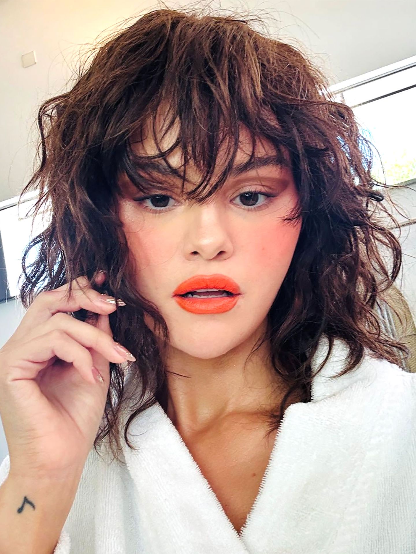 estilos de cabelo com camadas e franja