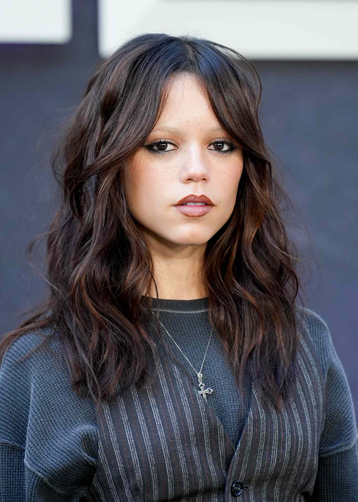 estilos de cabelo com camadas e franja