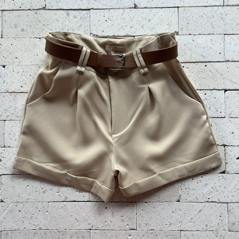 looks com shorts de alfaiataria