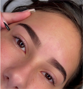 Guia completo: Como escolher a cor ideal de henna para sua sobrancelha