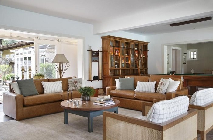 sofa de couro na sala